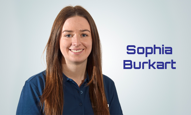 Sophia Burkart stellt sich vor. Sie ist Werkstudentin in der Softwareentwicklung des LANcloud Teams