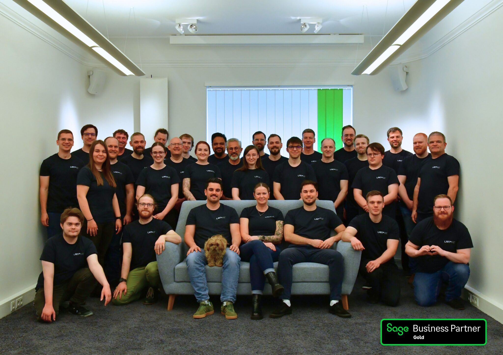 Als erfahrenes Team (du siehst das Team von LANsoftware) begleiten wir dich von der Prozessanalyse über die Beratung bis zur individuellen Umsetzung und dem langfristigen Support – direkt vor Ort in Osthessen und mit klarem Fpkus auf die Sage 100 ERP Softwrae und einem Warehouse Management System (Software für Lagerlogistik).