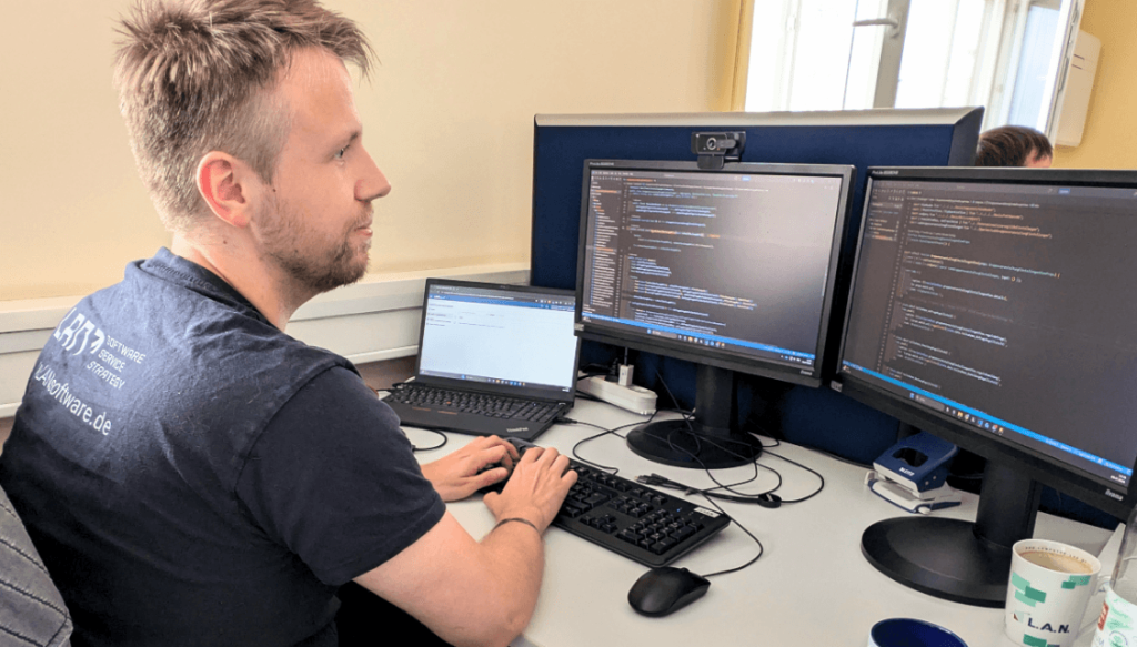 Benjamin Beim Programmieren
